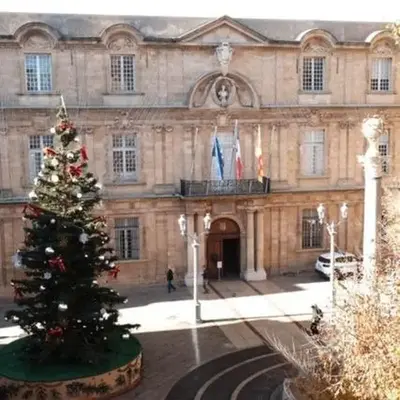 Ecrin au cœur d'Aix-Vue sur la Place de la Mairie