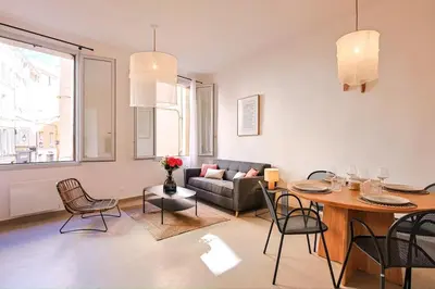 a living room with a couch and a table and chairs at Charme et Modernité au coeur d'Aix & Cours Mirabeau in Aix-en-Provence
