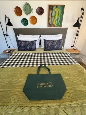 a bedroom with a bed with a green and white mattress at CaBaNa 52 La chambre Proche Lourmarin in Cadenet
