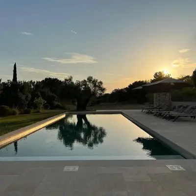 EcoLodge romantique proche Lourmarin Piscine Privée Borne recharge