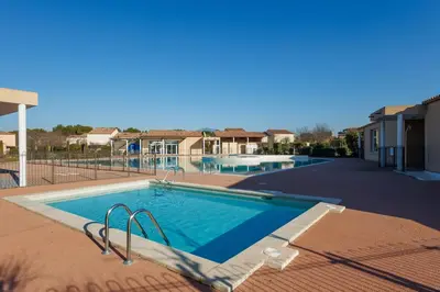 a swimming pool in the middle of a house at Bastidon Provençal - Avec piscine partagée in Aubignan