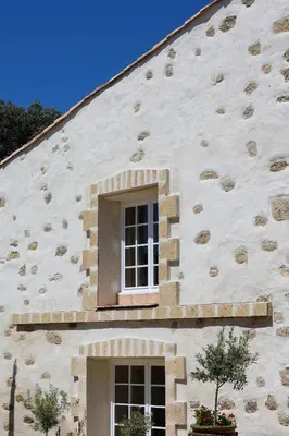a building with a window on the side of it at Domaine Robert in Rognes