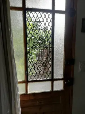 a door with a glass window in a room at Gîte de la treille in LʼIsle-sur-la-Sorgue