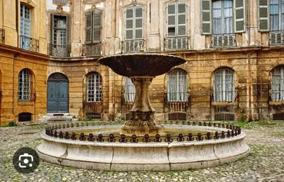 a large fountain in front of a building at Le Mirabeau studio au cœur du centre historique - 2eme étage in Aix-en-Provence