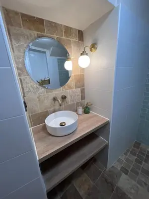 a bathroom with a sink and a mirror at 2 rooms very well located in L'Isle-sur-la-Sorgue in LʼIsle-sur-la-Sorgue