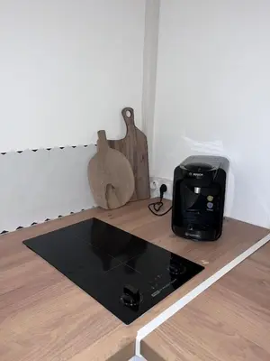 a small television sitting on top of a wooden floor at 2 rooms very well located in L'Isle-sur-la-Sorgue in LʼIsle-sur-la-Sorgue