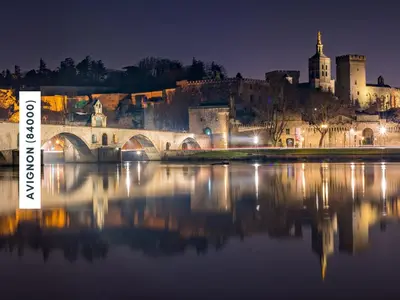 a view of a castle and a bridge over a body of water at Maison de vacances près du Mont Ventoux in Aubignan