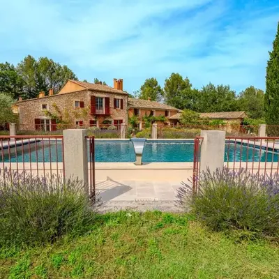 Family house for rent in Roussillon Villa Solandra