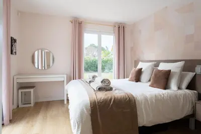 a bedroom with a large bed with a window at Olyma - Spacieuse - Familiale - Piscine & Climatisé in Éguilles