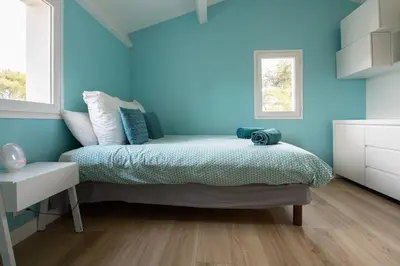 a bedroom with a bed with blue walls at Olyma - Spacieuse - Familiale - Piscine & Climatisé in Éguilles