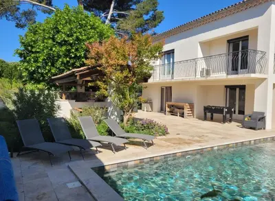 a villa with a swimming pool and a house at Villa MOOREA pool barbecue PROVENCE in Entraigues-sur-la-Sorgue