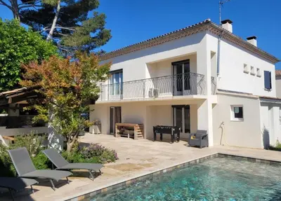 a villa with a swimming pool and a house at Villa MOOREA pool barbecue PROVENCE in Entraigues-sur-la-Sorgue