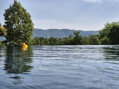 a person is in the middle of a body of water at Lou damisello - Villa moderne in Viens
