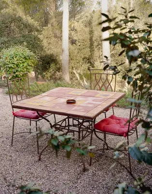 a wooden table and two chairs sitting around it at Appartement Nature Golf de Saumane - Vue & Calme in Saumane-de-Vaucluse