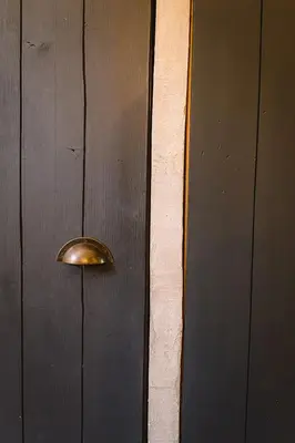 a metal door handle on a wooden door at Grand Mas Provençal Luberon in Cavaillon