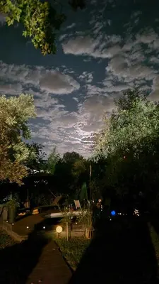 a view of a cloudy sky at night at La Chambrette in Salon-de-Provence