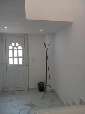 a white room with a white door and a window at Appartement indépendant dans une villa in Miramas