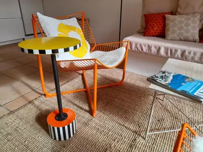 a table and a chair in a living room at Le Mazet des Jasmins in Gordes