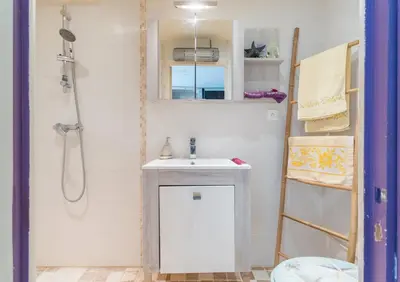 a bathroom with a sink and a shower at Espace Ki-Zen in Pélissanne