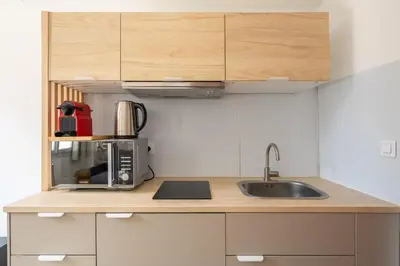 a kitchen counter with a sink and a microwave at Studio climatisé plein centre ville 1er ETAGE in Aix-en-Provence