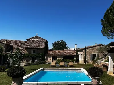 a swimming pool in the yard of a house at Mas des Gémeaux in Ménerbes
