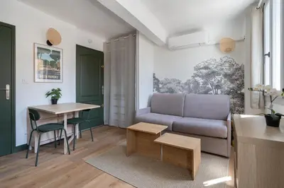 a living room with a couch and a table at Studio climatisé plein centre ville 2ème ETAGE in Aix-en-Provence