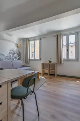 a living room with a desk and a couch at Studio climatisé plein centre ville 2ème ETAGE in Aix-en-Provence