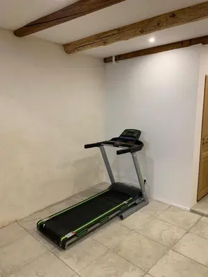a treadmill in a room with a wall at Exceptionnel - Couvent entièrement rénové - classé Patrimoine - Piscine, au calme et à 100 m du coeur de l'Isle in LʼIsle-sur-la-Sorgue