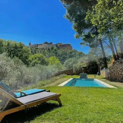 Bohemian House Overlooking Roussillon