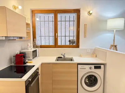 a kitchen with a sink and a washing machine at Chic et Cosy, Hyper centre in Aix-en-Provence