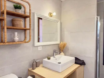 a bathroom with a sink and a mirror at Chic et Cosy, Hyper centre in Aix-en-Provence