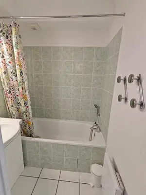 a bathroom with a bath tub and a toilet at Casa Luma in Saint-Saturnin-les-Avignon
