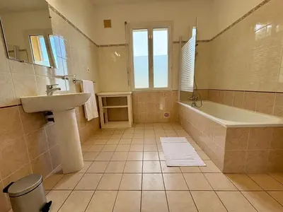a bathroom with a sink and a bath tub at Villa dans le Luberon in Saint-Saturnin-les-Apt