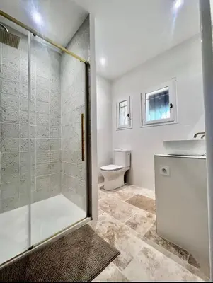 a bathroom with a shower and a toilet at Maison du Ventoux in Mormoiron