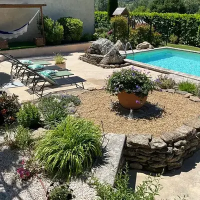 Le petit bastidon gîte à Oppède avec piscine
