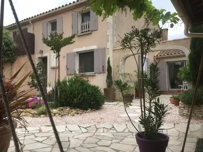 a courtyard with plants in front of a building at alize gîte en Provence in Jonquerettes