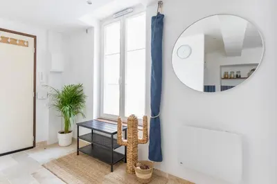 a living room with a table and a mirror at Suite Bleu d'Azur - Hypercentre - Wifi in Apt