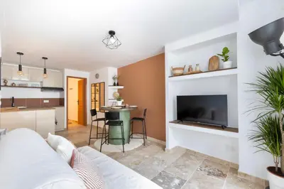 a living room and kitchen with a couch and a table at Suite Terre d'Ocre - Hypercentre - Wifi in Apt