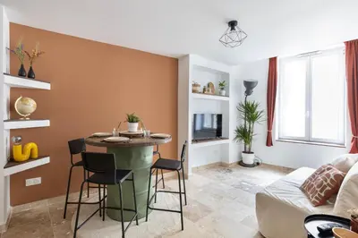 a living room with a table and a couch at Suite Terre d'Ocre - Hypercentre - Wifi in Apt