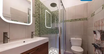 a bathroom with a sink and a shower and a toilet at Aix-en-Provence, Centre ville quartier Mazarin, magnifique loft in Aix-en-Provence