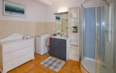 a bathroom with a shower and a sink at Amazing Home In Lagnes in Lagnes