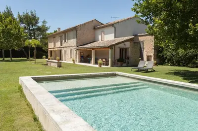 a large swimming pool in front of a house at Mas spacieux Les Agasses calme - Isle sur sorgue in LʼIsle-sur-la-Sorgue