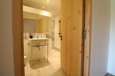 a bathroom with a sink and a mirror at Mas spacieux Les Agasses calme - Isle sur sorgue in LʼIsle-sur-la-Sorgue