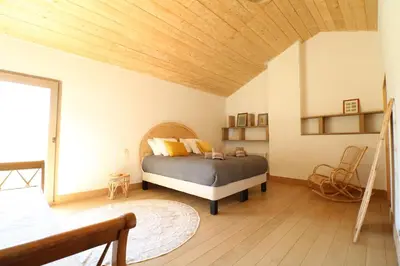 a bedroom with a bed and a wooden ceiling at Mas spacieux Les Agasses calme - Isle sur sorgue in LʼIsle-sur-la-Sorgue