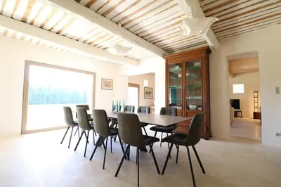 a dining room with a table and chairs at Mas spacieux Les Agasses calme - Isle sur sorgue in LʼIsle-sur-la-Sorgue