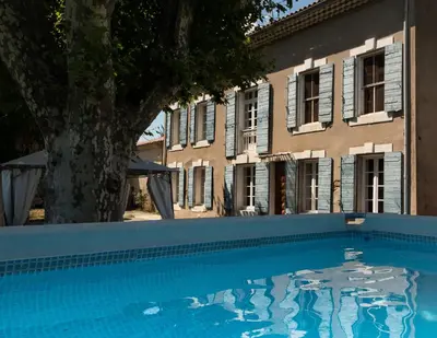 a large swimming pool in front of a building at La maison du bonheur in Pélissanne