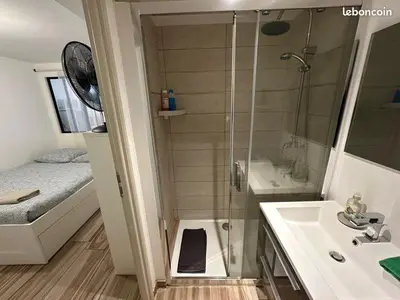 a small bathroom with a shower and a sink at L'escapade aixoise in Aix-en-Provence