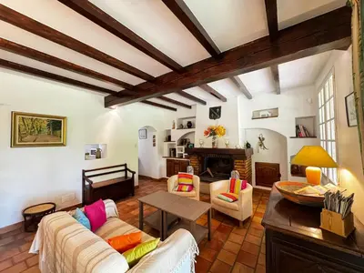 a living room with a couch and a table at La Provençale - Piscine - Chambres climatisées in Aubignan