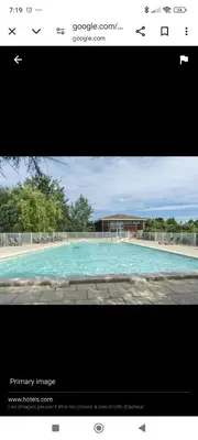 a screenshot of a picture of a swimming pool at La Cigale d'Avignon in Saint-Saturnin-lès-Avignon