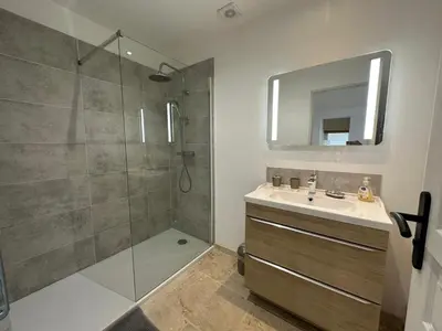 a bathroom with a shower and a sink and a mirror at Gite le pèlerin in Sault-de-Vaucluse